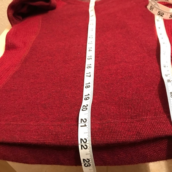 Mountain Hardwear Sweater. Scarlet Red. PullOver Long Sleeve. Womens Medium. EUC - Picture 11 of 13